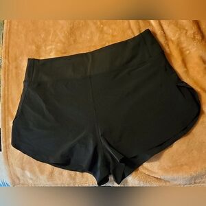 NWOT Athleta High Rise Run With It 2.5" Shorts Size Medium Black